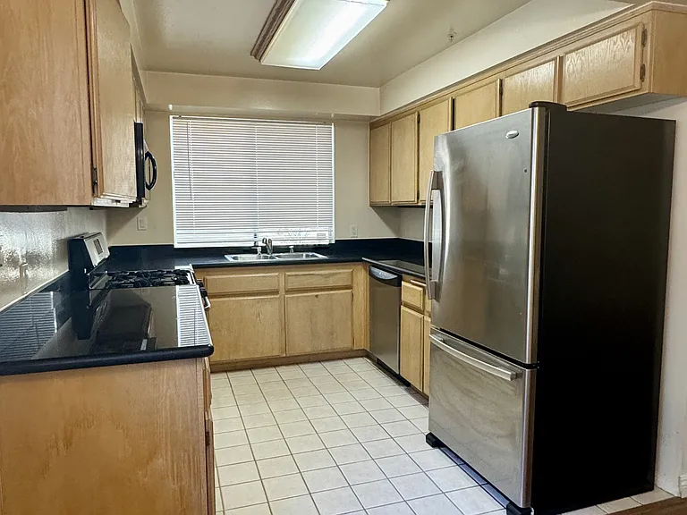 451 S Oakland Ave #8 — Photo 5
