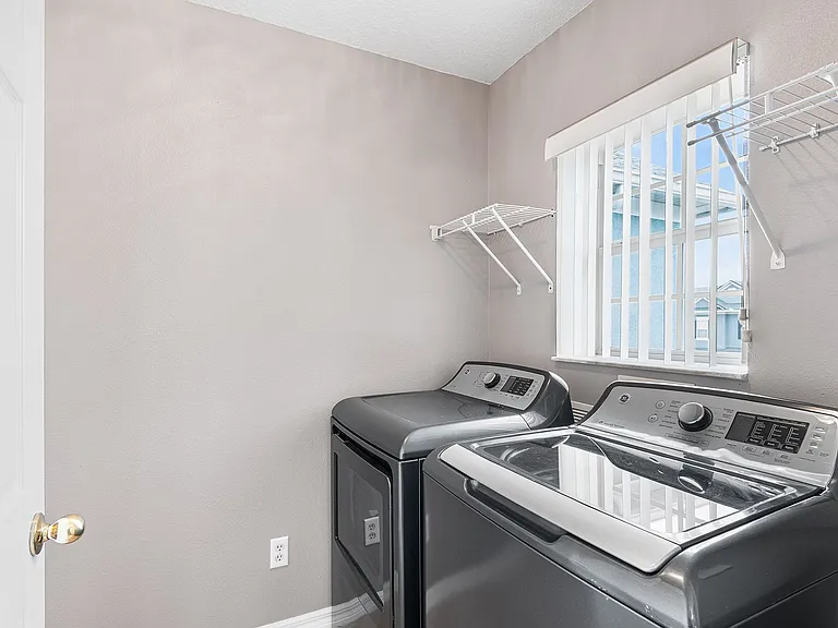 10077 Moorshire Cir — Photo 16