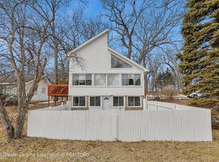 6293 W Lake Dr, Haslett, MI 48840