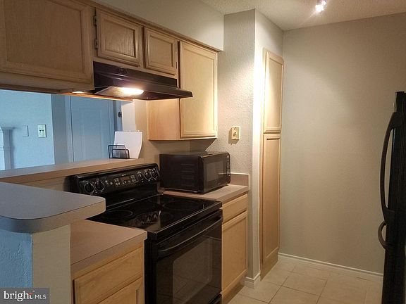 4th image of 1535 Lincoln Way APT 204B
