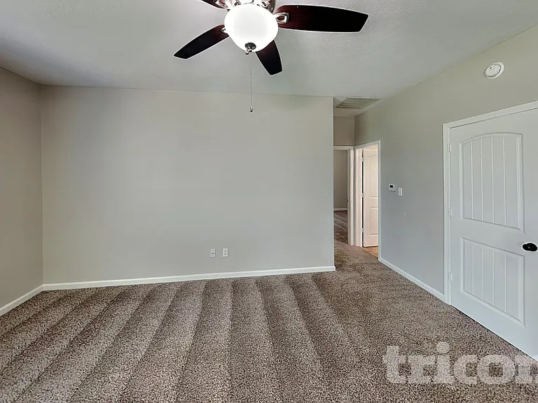 303 Gale Ct — Photo 3