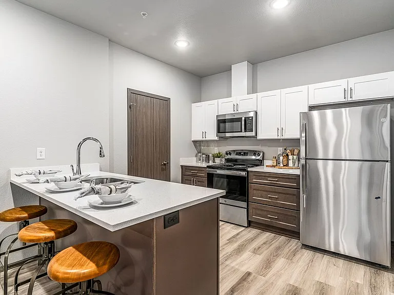 River City Apartments — Photo 23