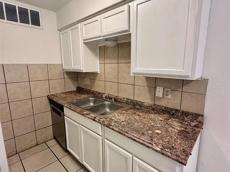 4322 Gillis St #106 — Photo 6