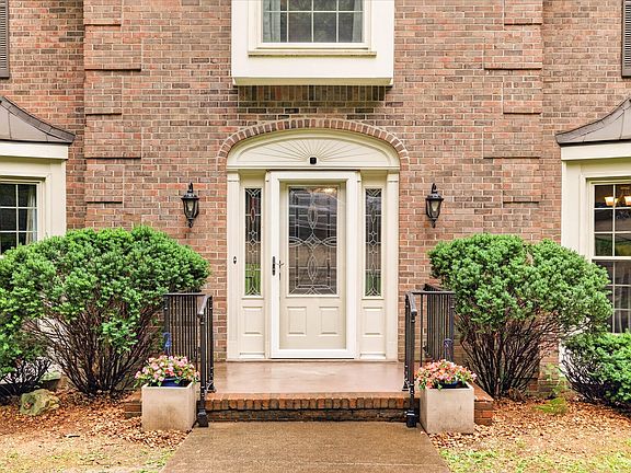 5th image of 1610 Deerfield Dr