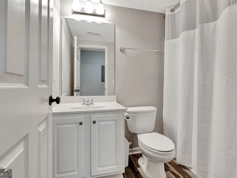 140 Lake Park Ct — Photo 52