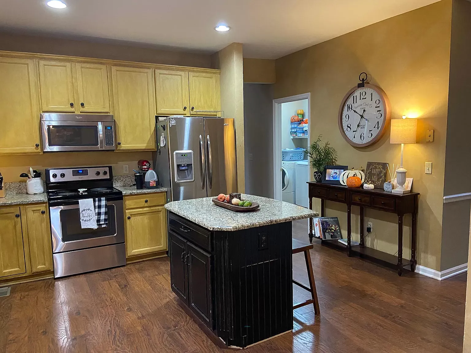 4 bed, 2900 sqft, $4,500 — Photo 3