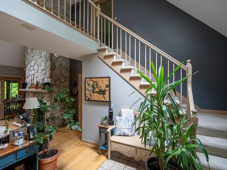 39 Robertson Dr — Photo 9
