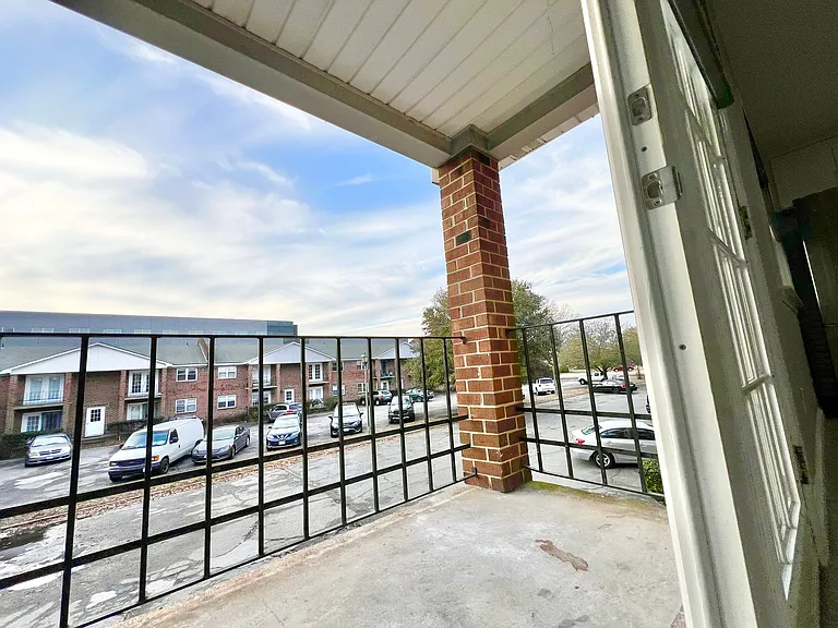 451 Frizzell Ave #D — Photo 12