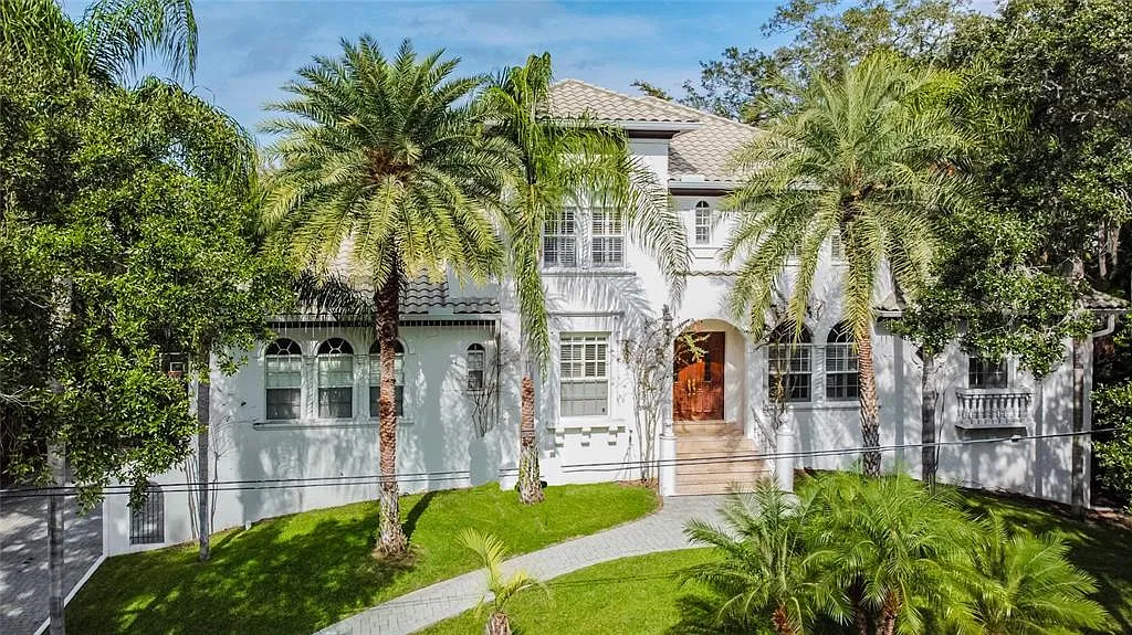 6 bed, 7.0 bath, 5848 sqft, $14,000 — Photo 1