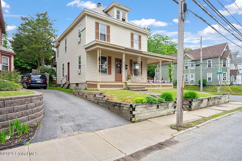 4th image of 336 Mohawk Avenue
