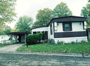 7 Aurora Dr, Olmsted Twp, OH 44138