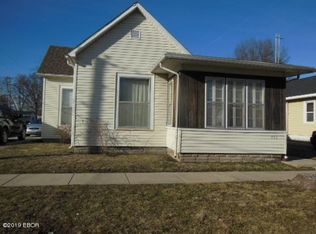 430 W 4th St, Flora, IL 62839