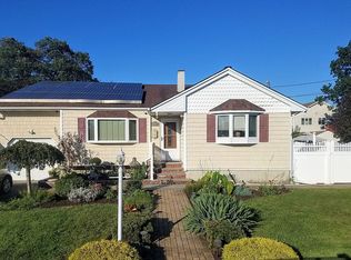 544 N Lewis Ave, Lindenhurst, NY 11757