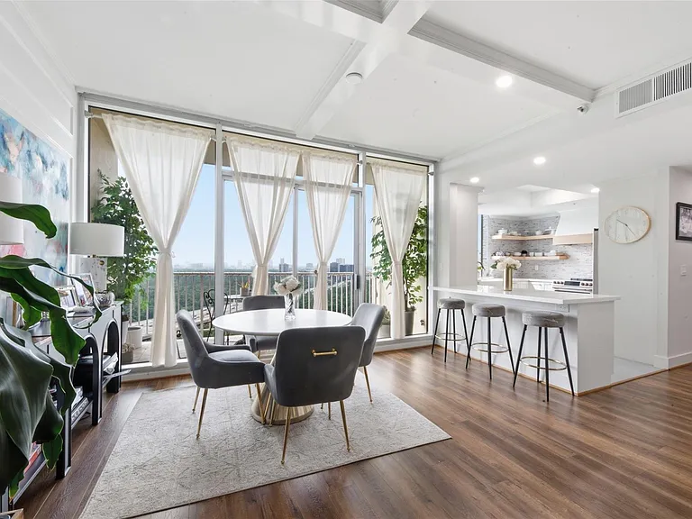 121 N Post Oak Ln #2203 — Photo 12
