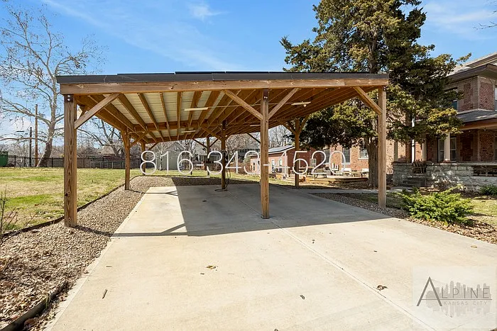 2924 Harrison St — Photo 4