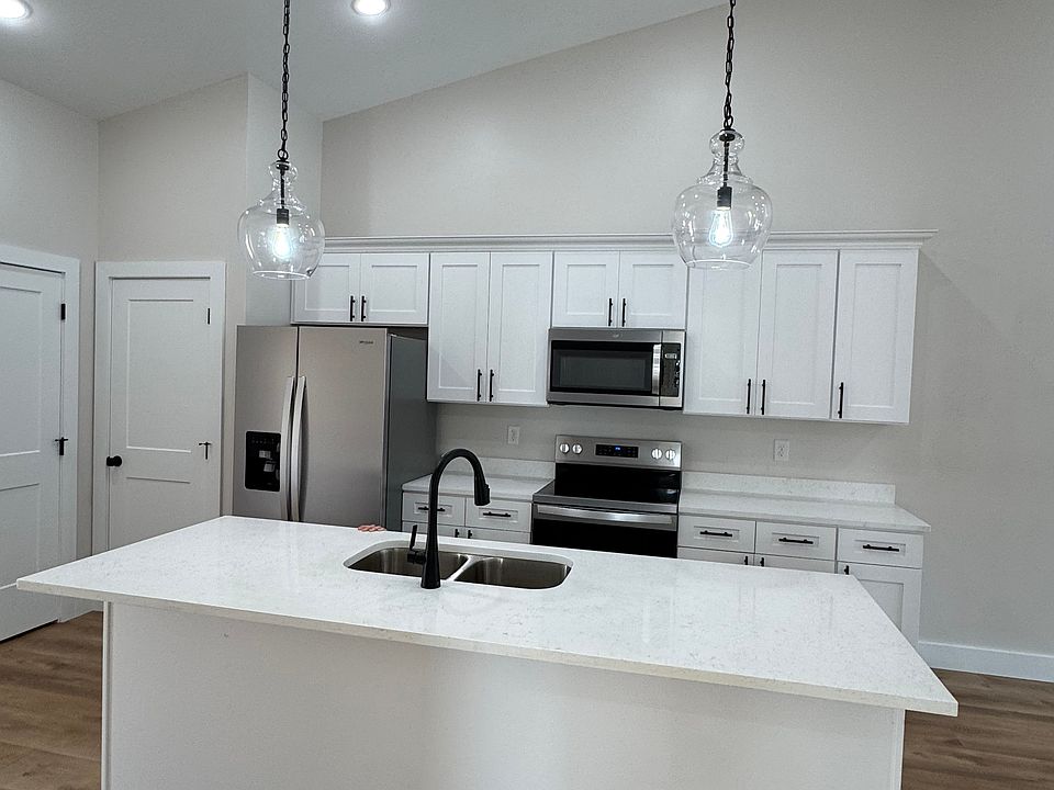2nd image of 802 W Culver St #2