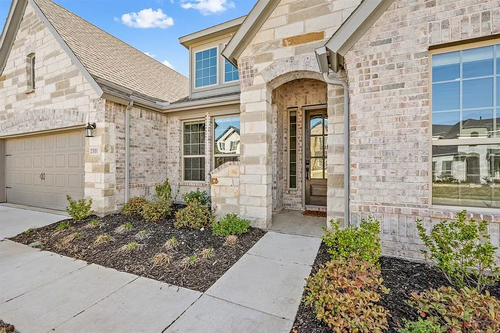 4 bed, 3089 sqft, $3,500 — Photo 3