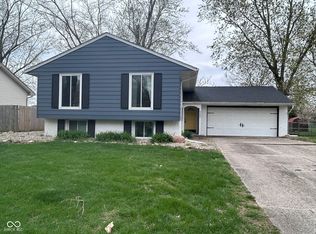 5240 Regency Dr, Columbus, IN 47203