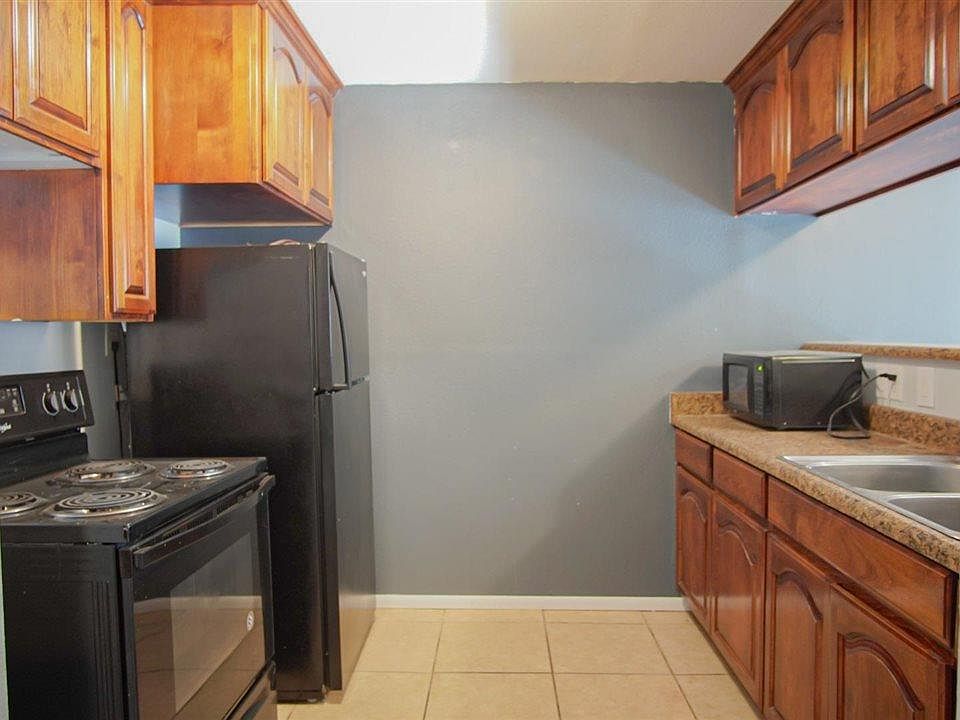 1st image of 1207 W 20th Pl