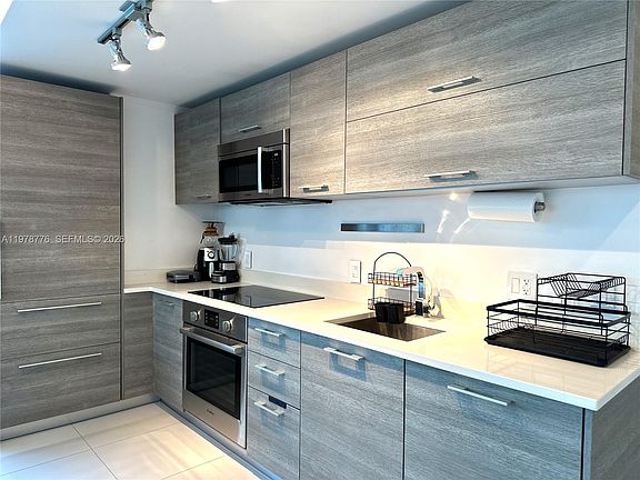 4th image of 650 NE 32nd St Unit 2108