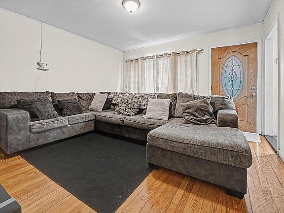 3rd image of 13828 242nd St