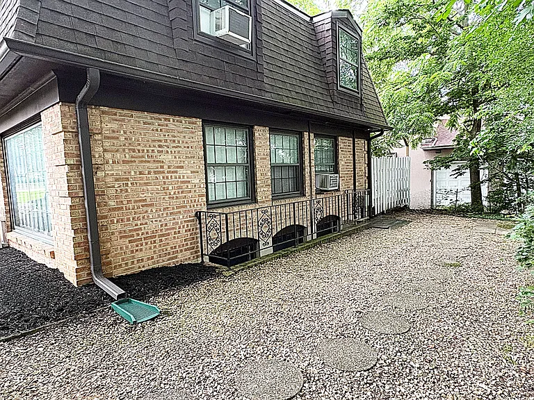 114 W Hillside Ave — Photo 5