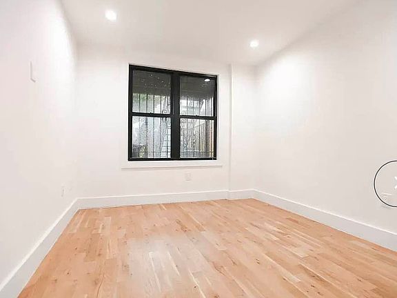 3rd image of 127 Essex St #1GR