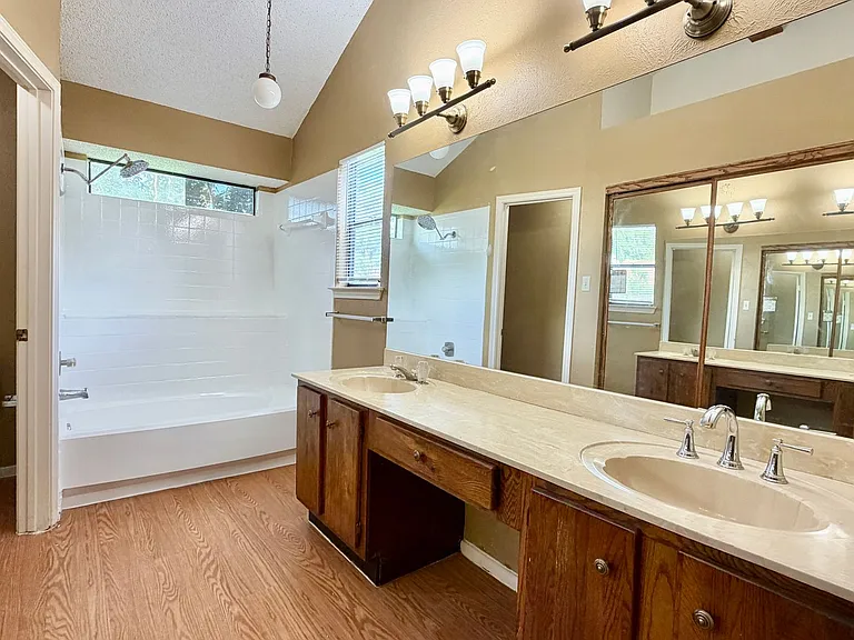7728 Manassas Dr — Photo 8