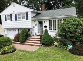 30 Maplewood Blvd, Suffern, NY 10901