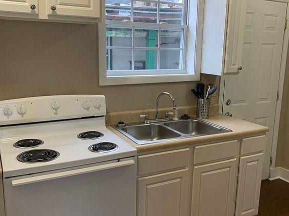 5th image of 925 Holloway St