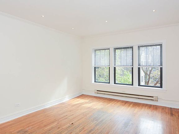 5th image of 630.5 W Cornelia Ave Unit 2S