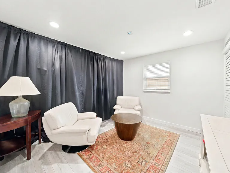 3140 NE 12th Ave — Photo 13