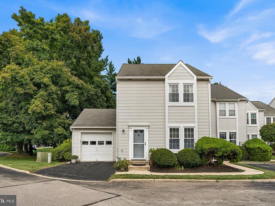 1st image of 1 Maple Dr