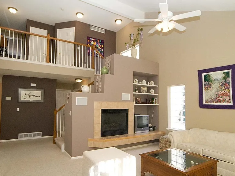 4913 Spyglass Dr — Photo 2