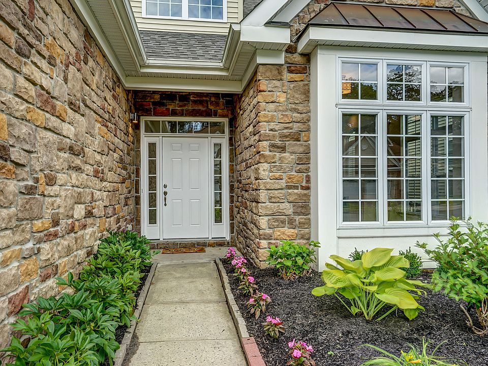1st image of 73 Jumping Brook Dr