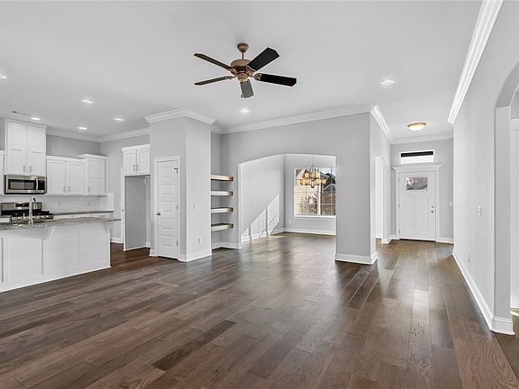 4th image of 1169 Pershing St