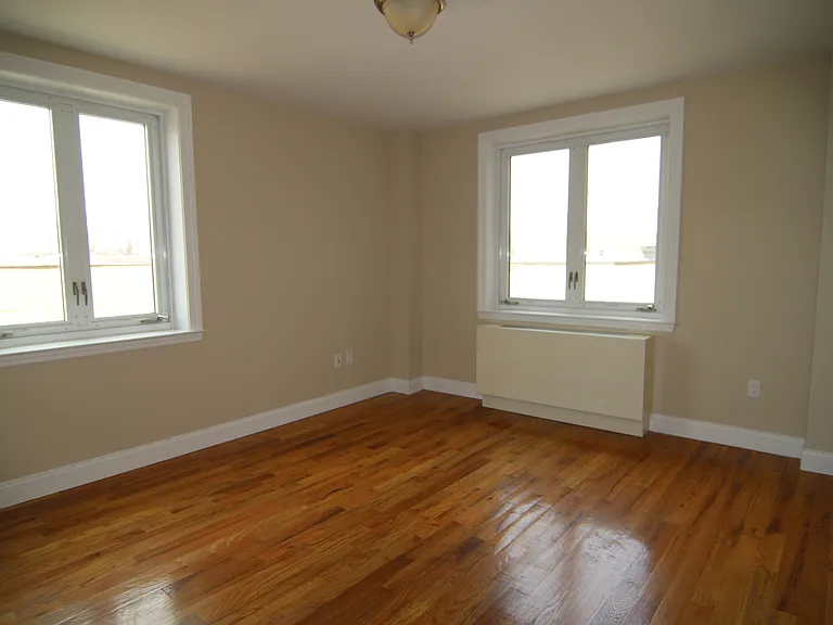 2012 31st St #2G — Photo 8