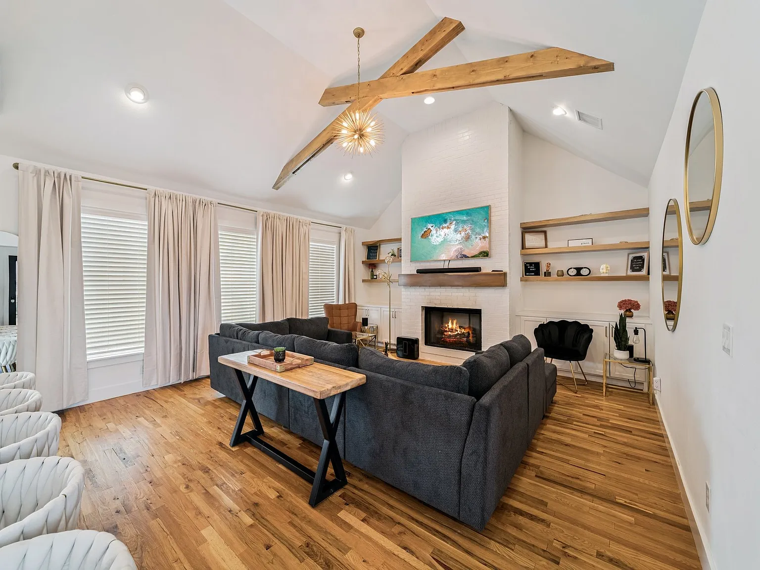 5 bed, 3.5 bath, 3385 sqft, $13,000 — Photo 2