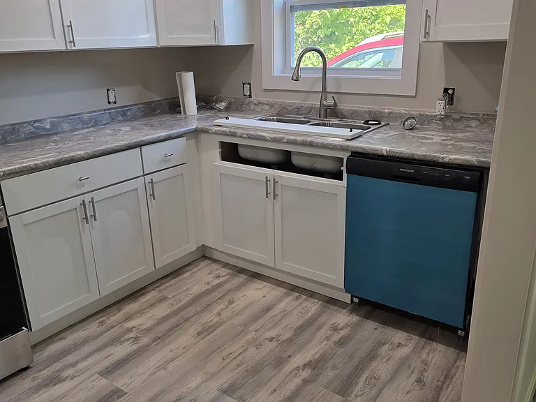 548 Meadowlawn St — Photo 7