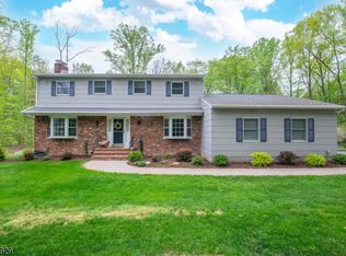 8 Surrey Ln, Mendham, NJ 07945