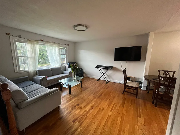 1 Pearsall Dr — Photo 5