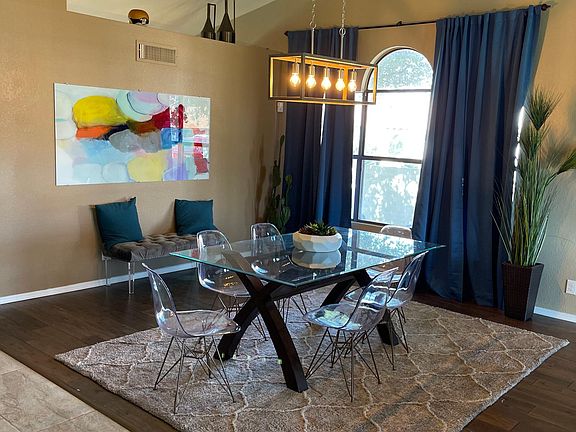 3rd image of 5044 E Paradise Ln