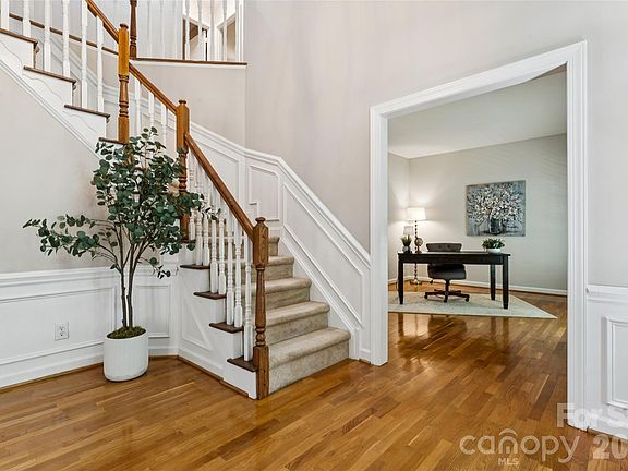 3rd image of 5529 Fairvista Dr