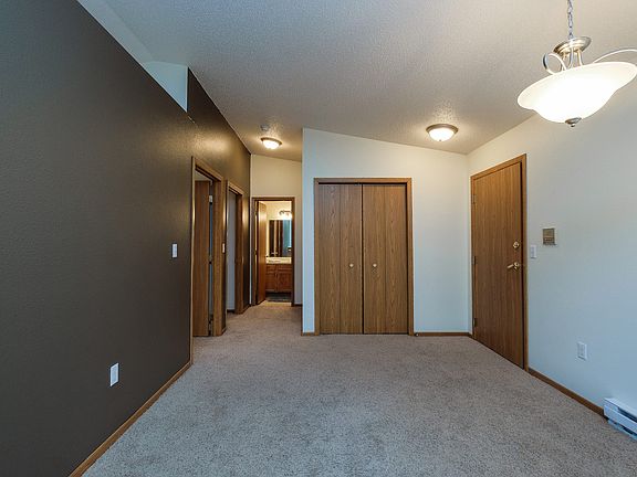 Bridgeport Apartments ; 1 Bdrm - Dining Room