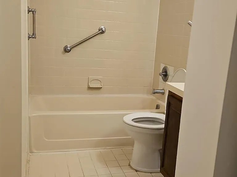 909 Ravens Crest Dr — Photo 25