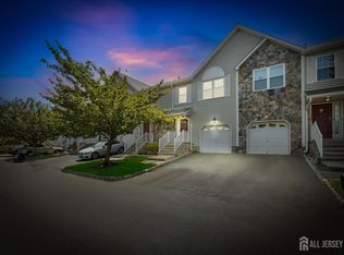 63 Victoria Dr, Somerset, NJ 08873