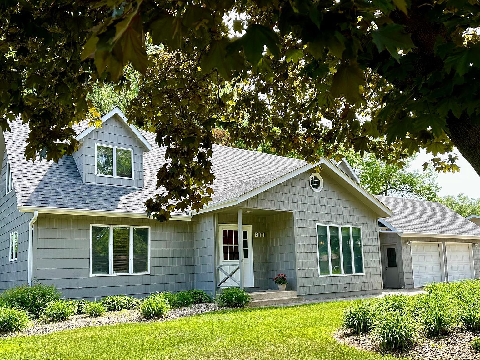 817 17th St, Windom, MN 56101 Zillow