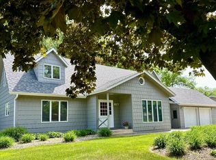 817 17th St, Windom, MN 56101