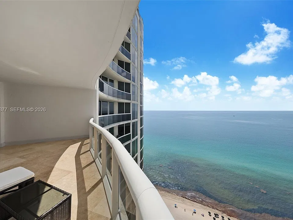 17201 Collins Ave #3604