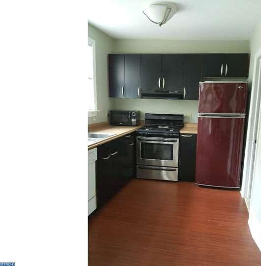 1st image of 231 W 14th St